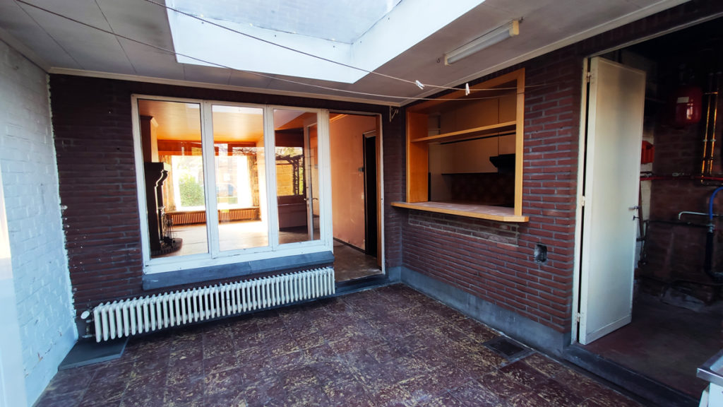 De te renoveren binnenkant van de woning die we schatten