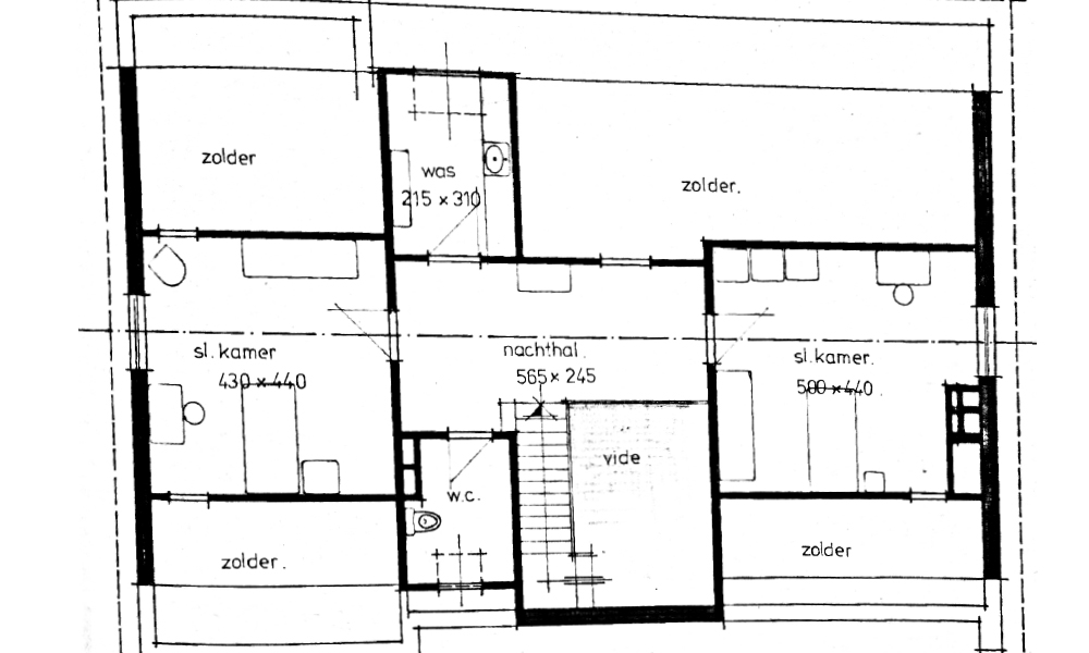 Een plan van een woning met alle afmetingen om de bewoonbare oppervlakte te berekenen.